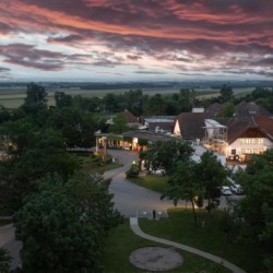Eventlocation, Seminarhotel und Tagungshotel in Wien, Salzburg, Graz und ganz Österreich – Räume für Meetings, Firmenfeiern, Hochzeiten und Events | JustRoom.at
