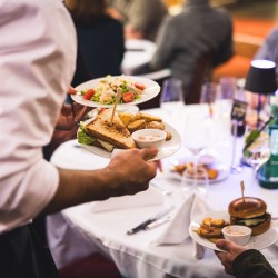 Eventlocation, Seminarhotel und Tagungshotel in Wien, Salzburg, Graz und ganz Österreich – Räume für Meetings, Firmenfeiern, Hochzeiten und Events | JustRoom.at