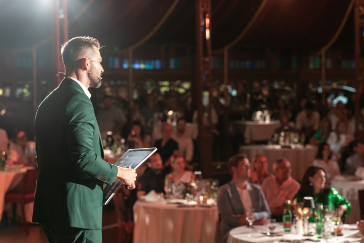 Eventlocation, Seminarhotel und Tagungshotel in Wien, Salzburg, Graz und ganz Österreich – Räume für Meetings, Firmenfeiern, Hochzeiten und Events | JustRoom.at