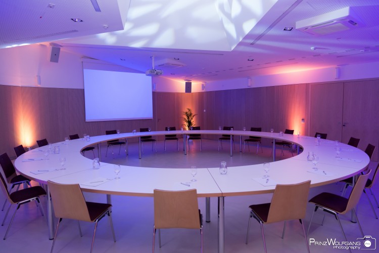Eventlocation, Seminarhotel und Tagungshotel in Wien, Salzburg, Graz und ganz Österreich – Räume für Meetings, Firmenfeiern, Hochzeiten und Events | JustRoom.at