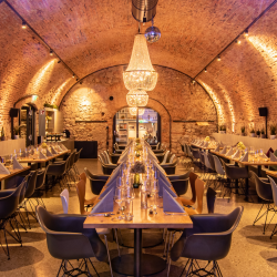Eventlocation, Seminarhotel und Tagungshotel in Wien, Salzburg, Graz und ganz Österreich – Räume für Meetings, Firmenfeiern, Hochzeiten und Events | JustRoom.at