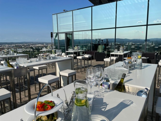 Eventlocation, Seminarhotel und Tagungshotel in Wien, Salzburg, Graz und ganz Österreich – Räume für Meetings, Firmenfeiern, Hochzeiten und Events | JustRoom.at