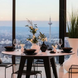 Eventlocation, Seminarhotel und Tagungshotel in Wien, Salzburg, Graz und ganz Österreich – Räume für Meetings, Firmenfeiern, Hochzeiten und Events | JustRoom.at