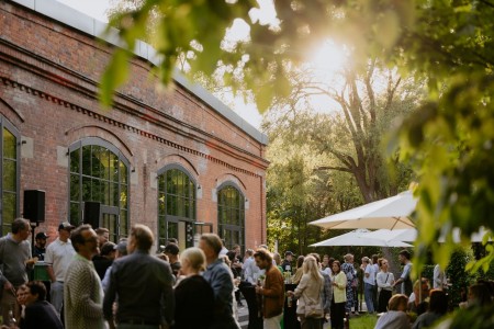 Eventlocation, Seminarhotel und Tagungshotel in Wien, Salzburg, Graz und ganz Österreich – Räume für Meetings, Firmenfeiern, Hochzeiten und Events | JustRoom.at